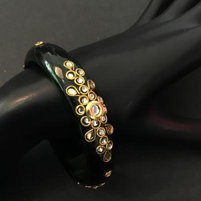 Vintage emerald green glass bangle