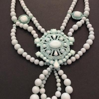 Beautiful vintage ice, blue statement, necklace