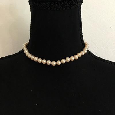 Elegant vintage faux pearl necklace