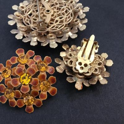 Vintage Enamel Rhinestone Daisy Brooch with Matching Earrings set