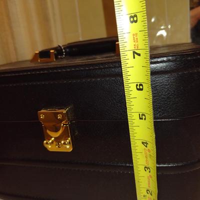 Small Train/Travel Case with Key- Approx 11" x 7 1/2" x 6 3/4" Tall