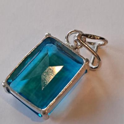 Blue stone fashion pendant