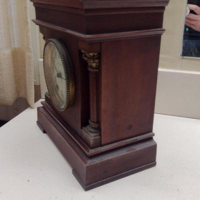 Seth Thomas Wood Case Table/Mantle Clock with Key- Approx 10 3/4" Tall
