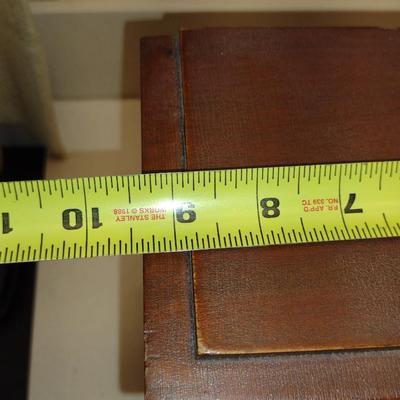 Seth Thomas Wood Case Table/Mantle Clock with Key- Approx 10 3/4" Tall
