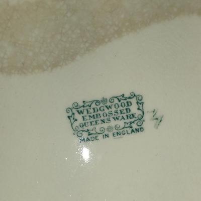 Wedgwood Embossed Queensware Box- Approx 6 3/4" x 3 1/2" x 3" Tall
