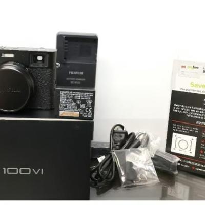 FufjiFilm x100VI complete set MINT- with $300+ in bonus cases and accessories