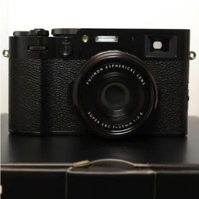 FufjiFilm x100VI complete set MINT- with $300+ in bonus cases and accessories