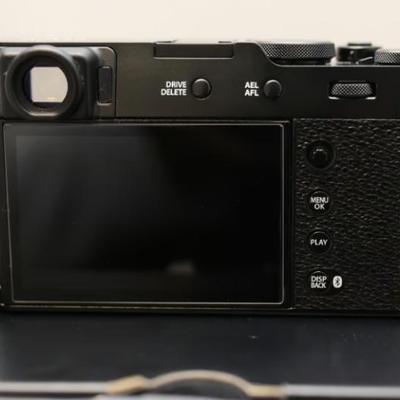 FufjiFilm x100VI complete set MINT- with $300+ in bonus cases and accessories