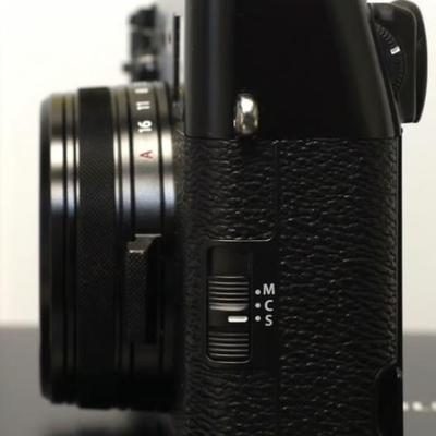 FufjiFilm x100VI complete set MINT- with $300+ in bonus cases and accessories