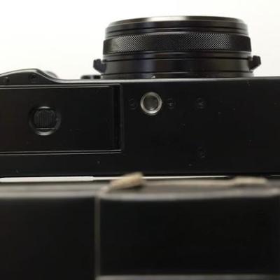 FufjiFilm x100VI complete set MINT- with $300+ in bonus cases and accessories