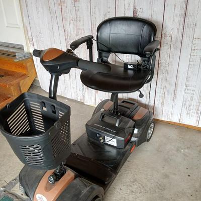 LIKE NEW! RiderXpress Lite Mobility Scooter – 4-Wheel Comfort & Stability - Comes with 2 keys and a charger