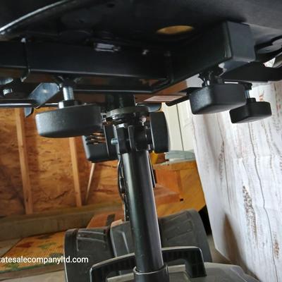 LIKE NEW! RiderXpress Lite Mobility Scooter – 4-Wheel Comfort & Stability - Comes with 2 keys and a charger
