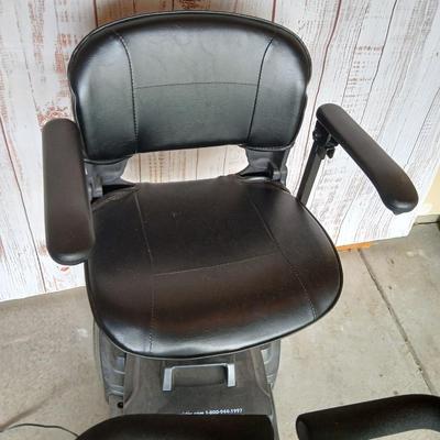 LIKE NEW! RiderXpress Lite Mobility Scooter – 4-Wheel Comfort & Stability - Comes with 2 keys and a charger