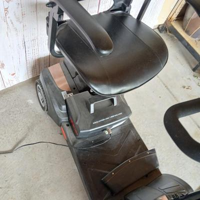 LIKE NEW! RiderXpress Lite Mobility Scooter – 4-Wheel Comfort & Stability - Comes with 2 keys and a charger