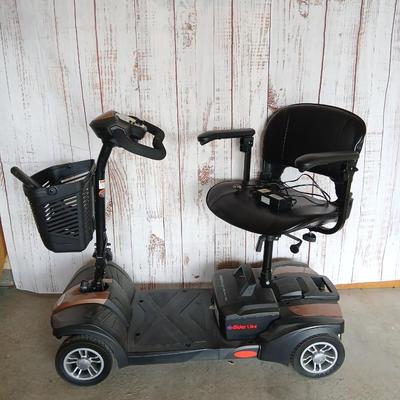 LIKE NEW! RiderXpress Lite Mobility Scooter – 4-Wheel Comfort & Stability - Comes with 2 keys and a charger