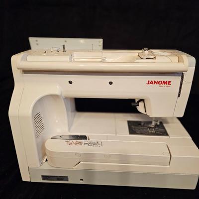 Janome Memory Craft 11000 Sewing & Enbroidery Machine w/Accessories (BGB-JS)