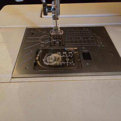 Janome Memory Craft 11000 Sewing & Enbroidery Machine w/Accessories (BGB-JS)