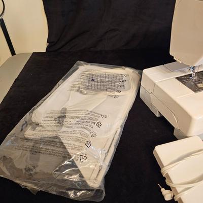 Janome Memory Craft 11000 Sewing & Enbroidery Machine w/Accessories (BGB-JS)