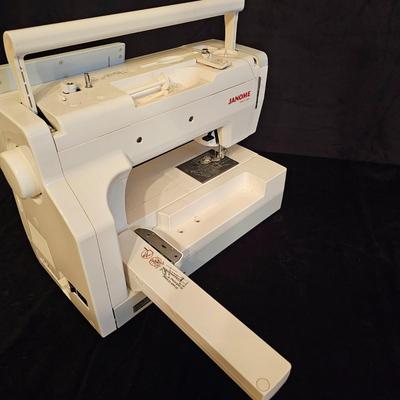 Janome Memory Craft 11000 Sewing & Enbroidery Machine w/Accessories (BGB-JS)