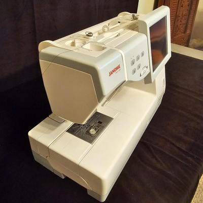 Janome Memory Craft 11000 Sewing & Enbroidery Machine w/Accessories (BGB-JS)