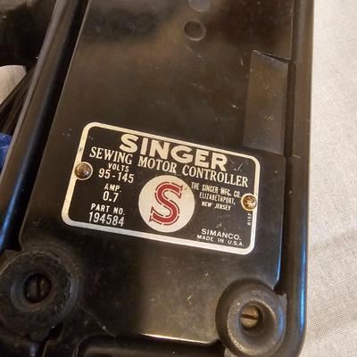 Singer Model 221-1 Featherweight Sewing Machine (BGB-JS )