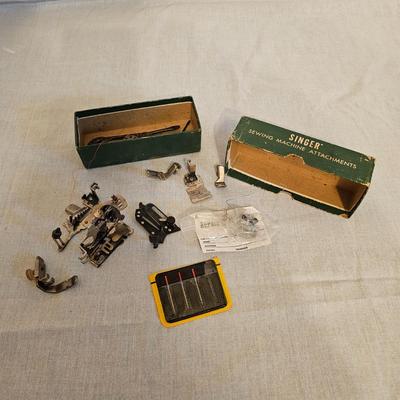 Singer Model 221-1 Featherweight Sewing Machine (BGB-JS )