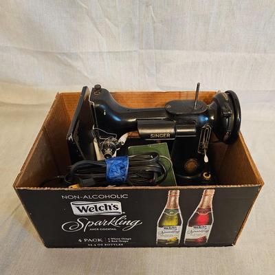 Singer Model 221-1 Featherweight Sewing Machine (BGB-JS )