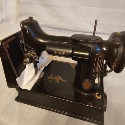 Singer Model 221-1 Featherweight Sewing Machine (BGB-JS )