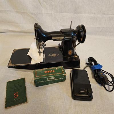 Singer Model 221-1 Featherweight Sewing Machine (BGB-JS )