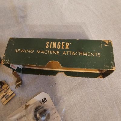 Singer Model 221-1 Featherweight Sewing Machine (BGB-JS )