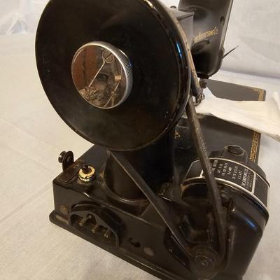 Singer Model 221-1 Featherweight Sewing Machine (BGB-JS )