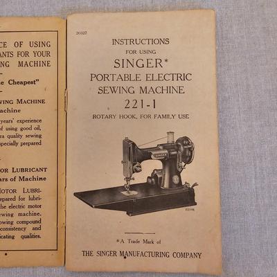 Singer Model 221-1 Featherweight Sewing Machine (BGB-JS )