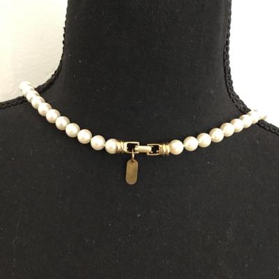 Beautiful vintage KISSAKA hand knotted glass, faux pearl necklace