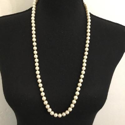 Beautiful vintage KISSAKA hand knotted glass, faux pearl necklace