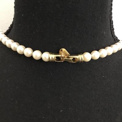 Beautiful vintage KISSAKA hand knotted glass, faux pearl necklace