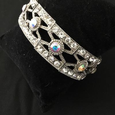 Beautiful vintage stretch bracelet
