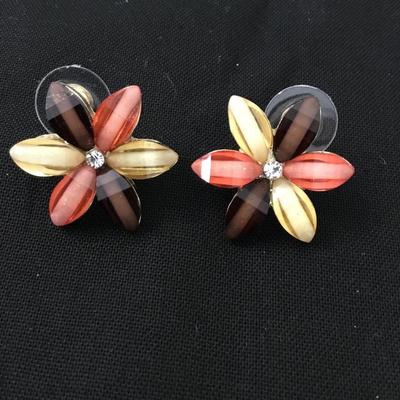 Cute resin, flower stud earrings