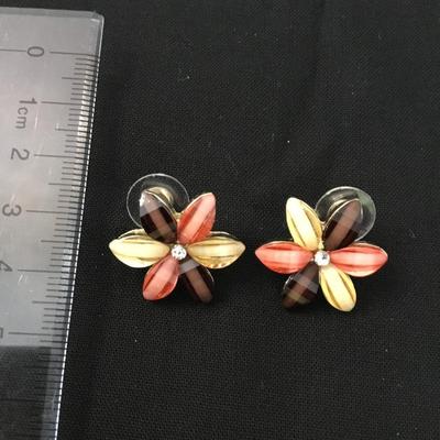 Cute resin, flower stud earrings