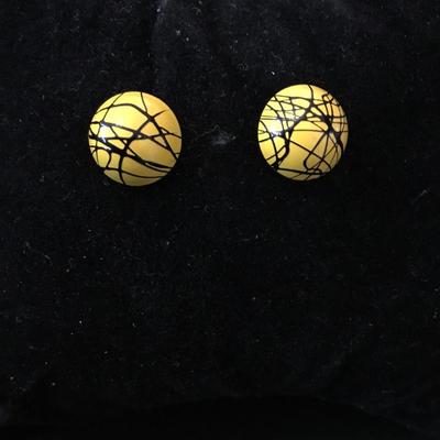 Vintage stud earrings