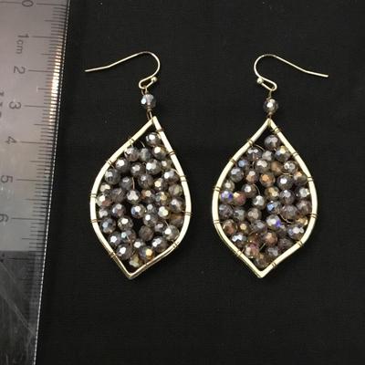 Pretty earrings gold tone