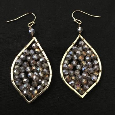 Pretty earrings gold tone