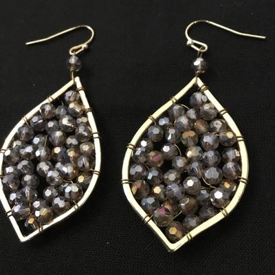 Pretty earrings gold tone