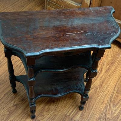 Short Shelf Table