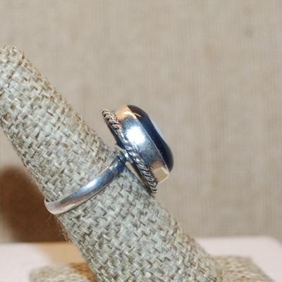 Size 6½ Marked .925 "EYEBALL" CABOCHON Gemstone Ring on a Silver-Plated Band (5.5g)