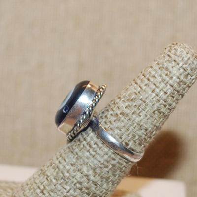 Size 6½ Marked .925 "EYEBALL" CABOCHON Gemstone Ring on a Silver-Plated Band (5.5g)