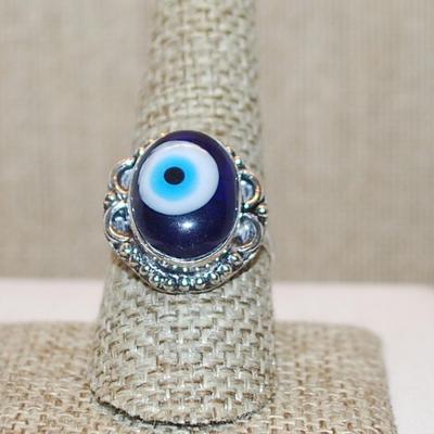 Size 9 Marked .925 (Marking Offset) "EYEBALL" CABOCHON Gemstone Ring with Decorative Surround on a Silver-Plated Band (6.2g)