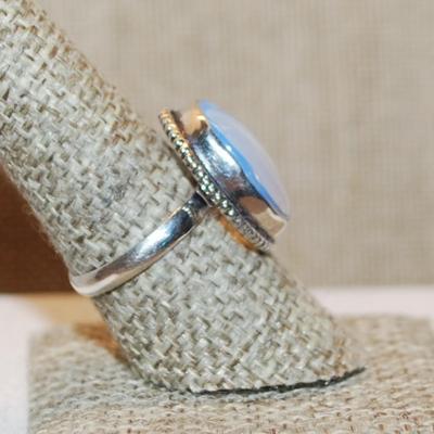 Size 8½ Marked .925 CLEAR Light Blue OPAL Style Gemstone Ring on a Silver-Plated Band (5.1g)