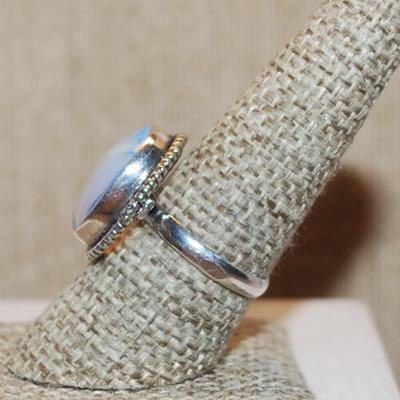 Size 8½ Marked .925 CLEAR Light Blue OPAL Style Gemstone Ring on a Silver-Plated Band (5.1g)