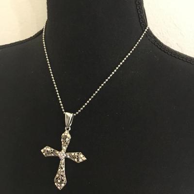 Beautiful Silver-tone rhinestone cross pendant necklace