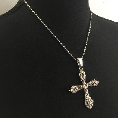 Beautiful Silver-tone rhinestone cross pendant necklace
